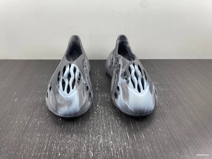 IE4931 Granite Yeezy Adidas RNR Foam MX 0827
